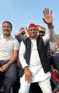 Rahul Gandhi and Akhilesh Yadav in Agra as part of the Bharat Jodo Nyay Yatra.  